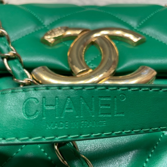 ✨ Designer Style Quilted Green Shoulder Bag – Gold Chain Detail ✨ - Picture 11 of 16